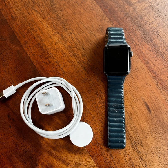 Apple Watch Series 3 - Picture 2 of 3